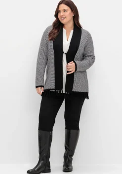 Strickjacke im Fischgrätmuster, mit Schalkragen