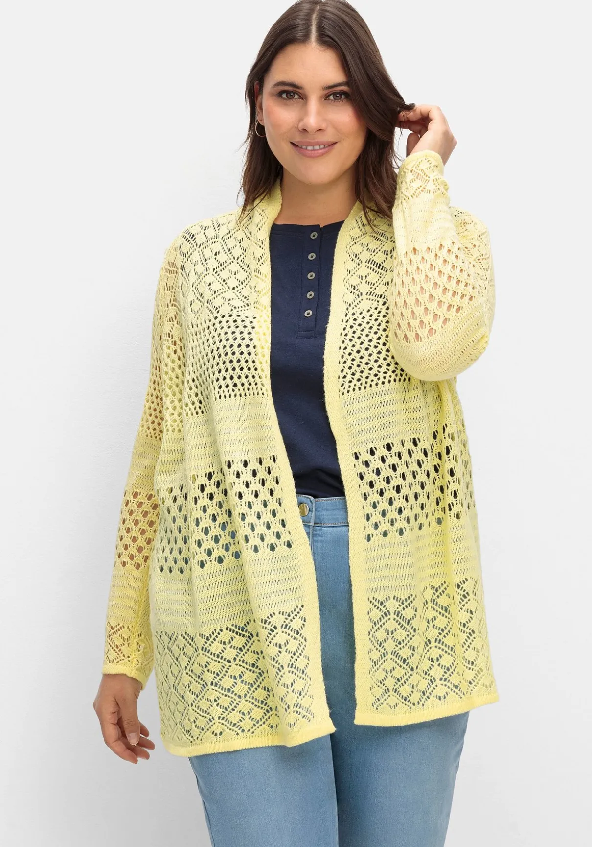 Strickjacke mit Ajourmuster, in offener Form