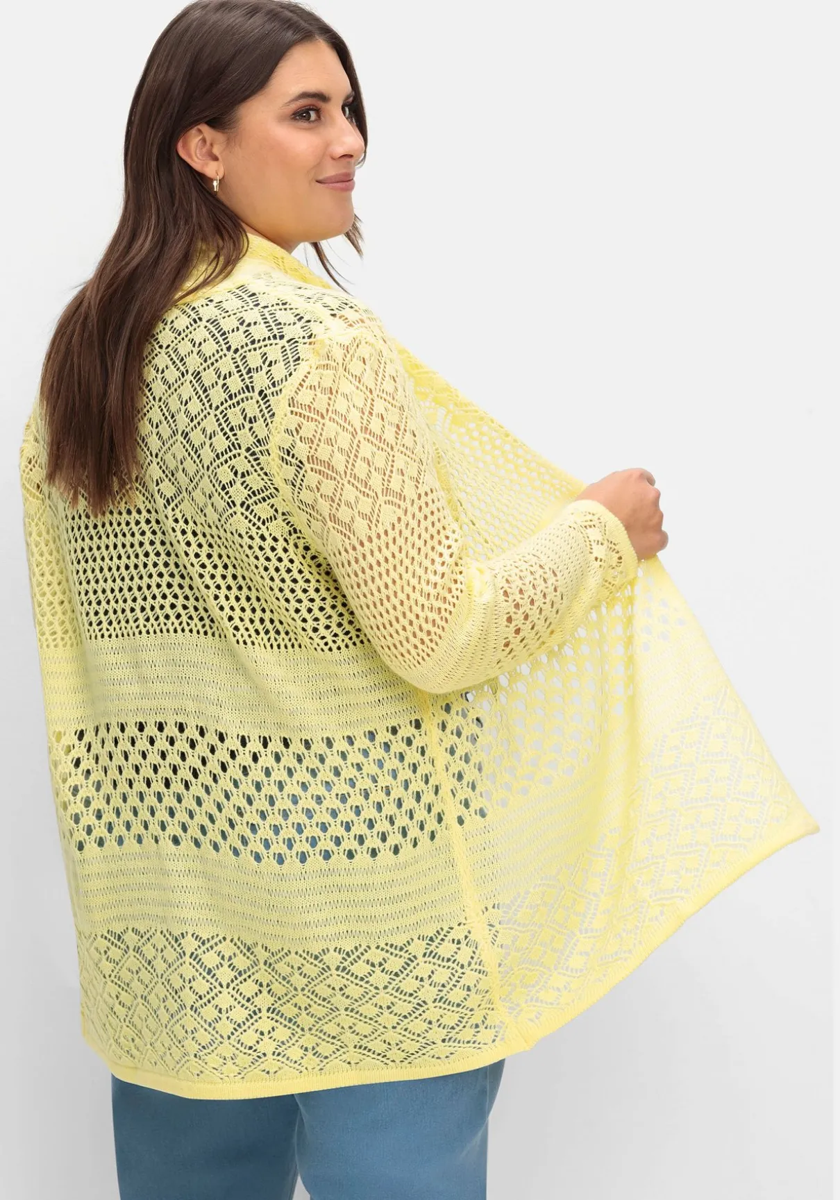 Strickjacke mit Ajourmuster, in offener Form