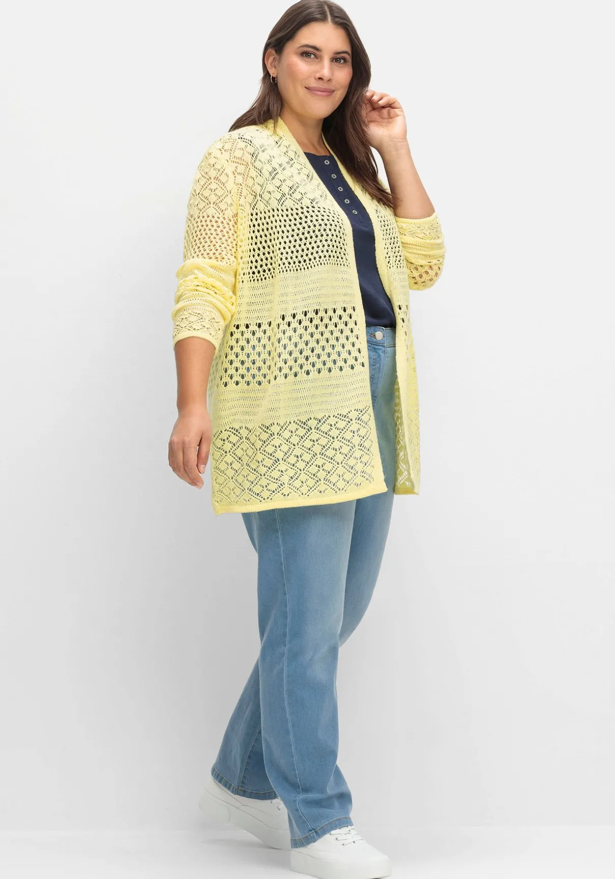 Strickjacke mit Ajourmuster, in offener Form