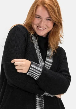 Strickjacke mit Kontrastdetails im Hahnentrittmuster