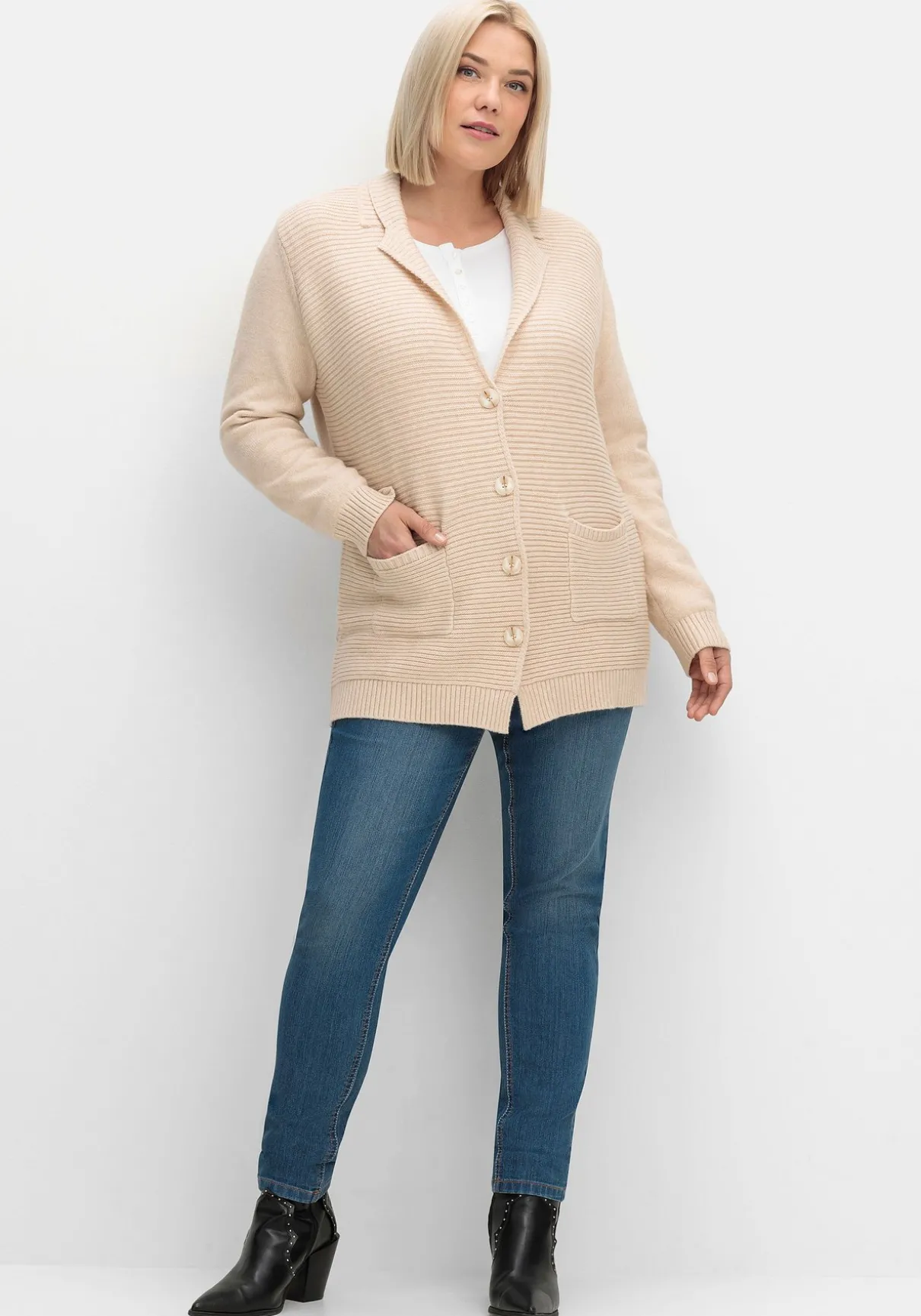 Strickjacke mit Reverskragen und Rippmuster vorn