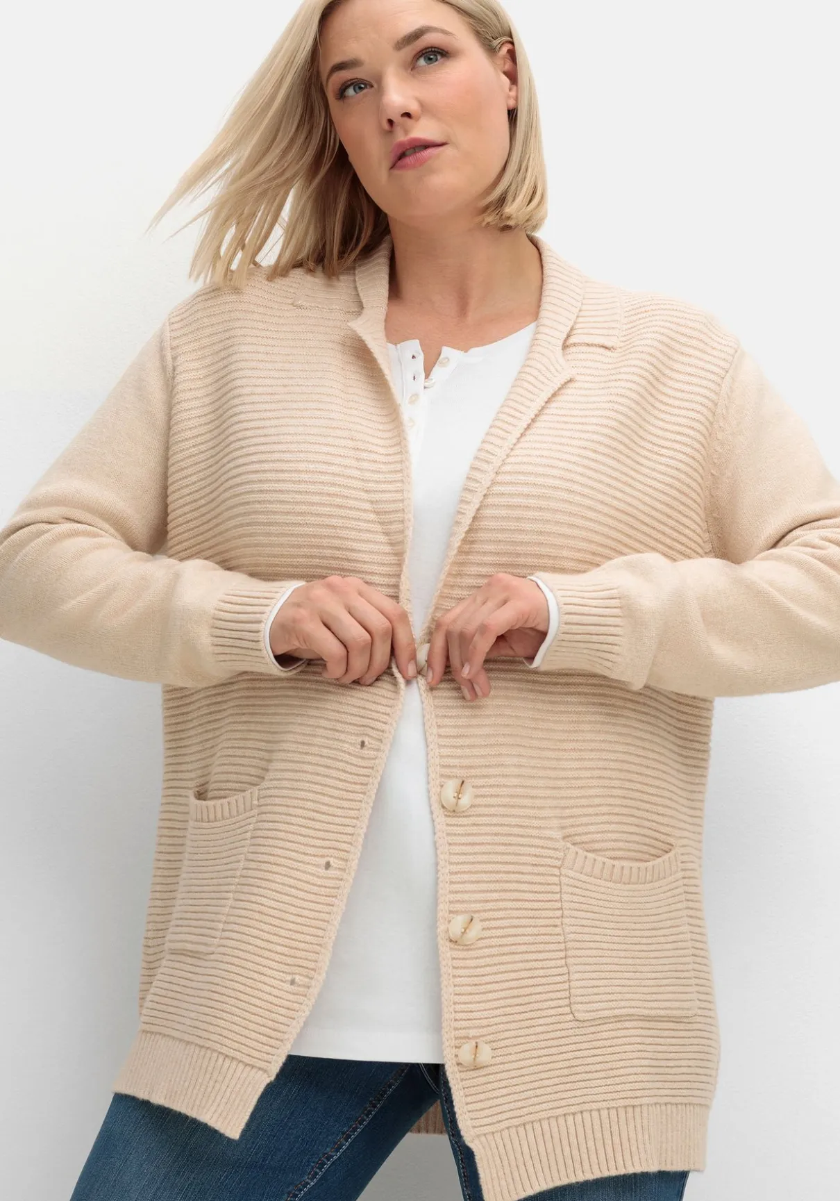 Strickjacke mit Reverskragen und Rippmuster vorn