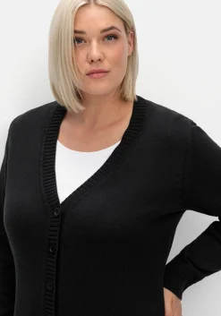 Strickjacke mit V-Ausschnitt und Knöpfen, tailliert