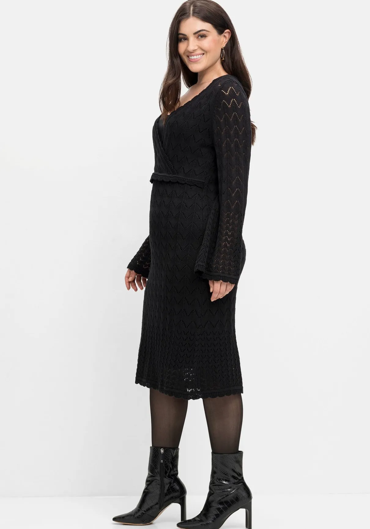 Strickkleid im Ajourmuster und in Wickeloptik