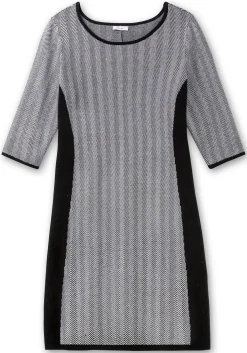 Strickkleid im Fischgrätmuster, mit Kontrastdetails