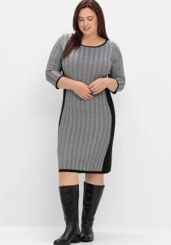 Strickkleid im Fischgrätmuster, mit Kontrastdetails
