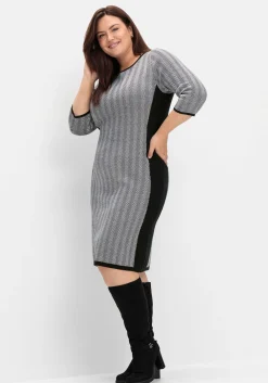 Strickkleid im Fischgrätmuster, mit Kontrastdetails