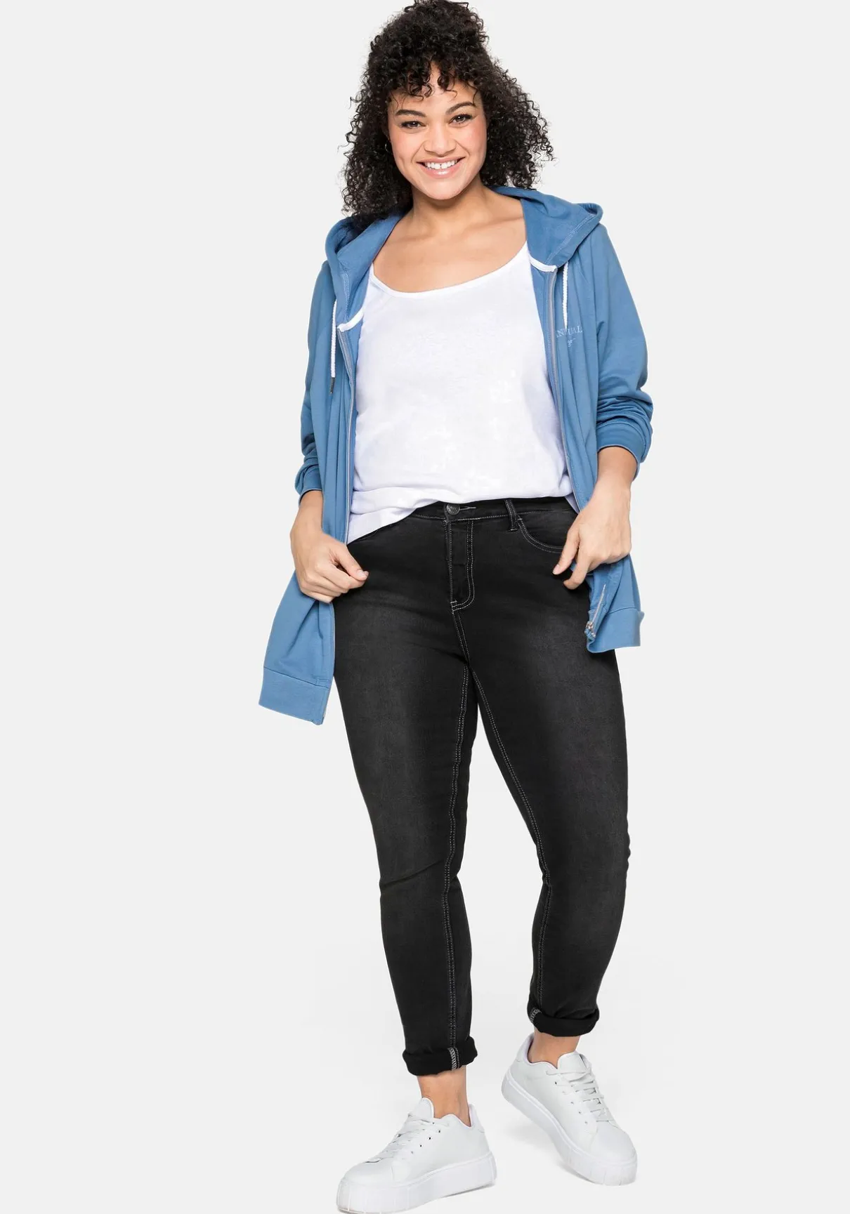 Sweatjacke mit Kapuze und kleinem Brust-Print