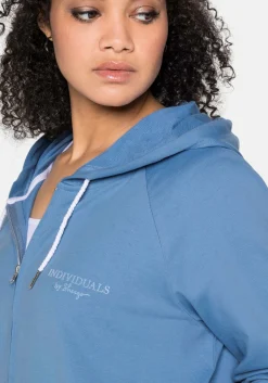 Sweatjacke mit Kapuze und kleinem Brust-Print