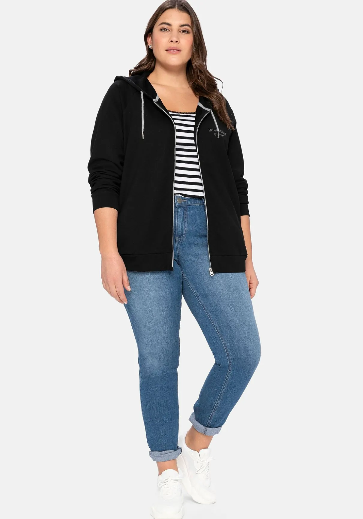 Sweatjacke mit Kapuze und kleinem Brust-Print