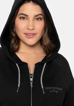 Sweatjacke mit Kapuze und kleinem Brust-Print