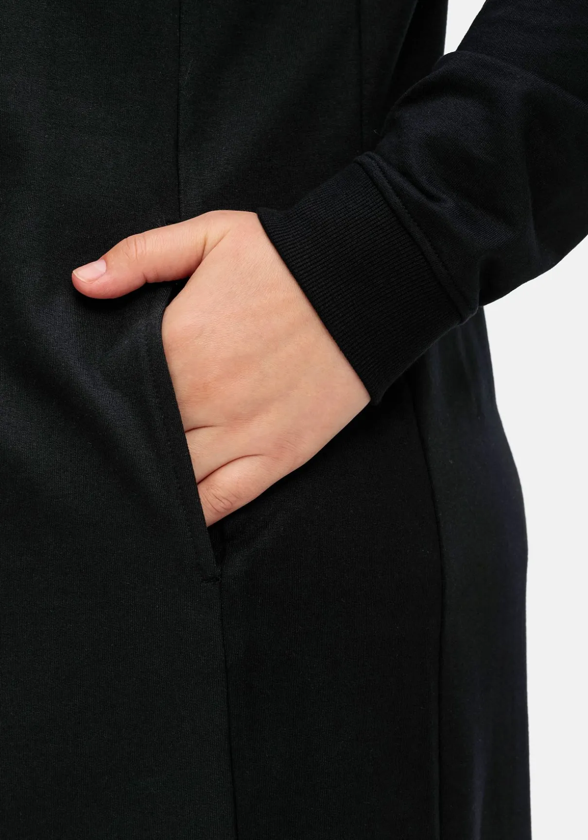 Sweatkleid mit weitem Kragen und Seitentaschen