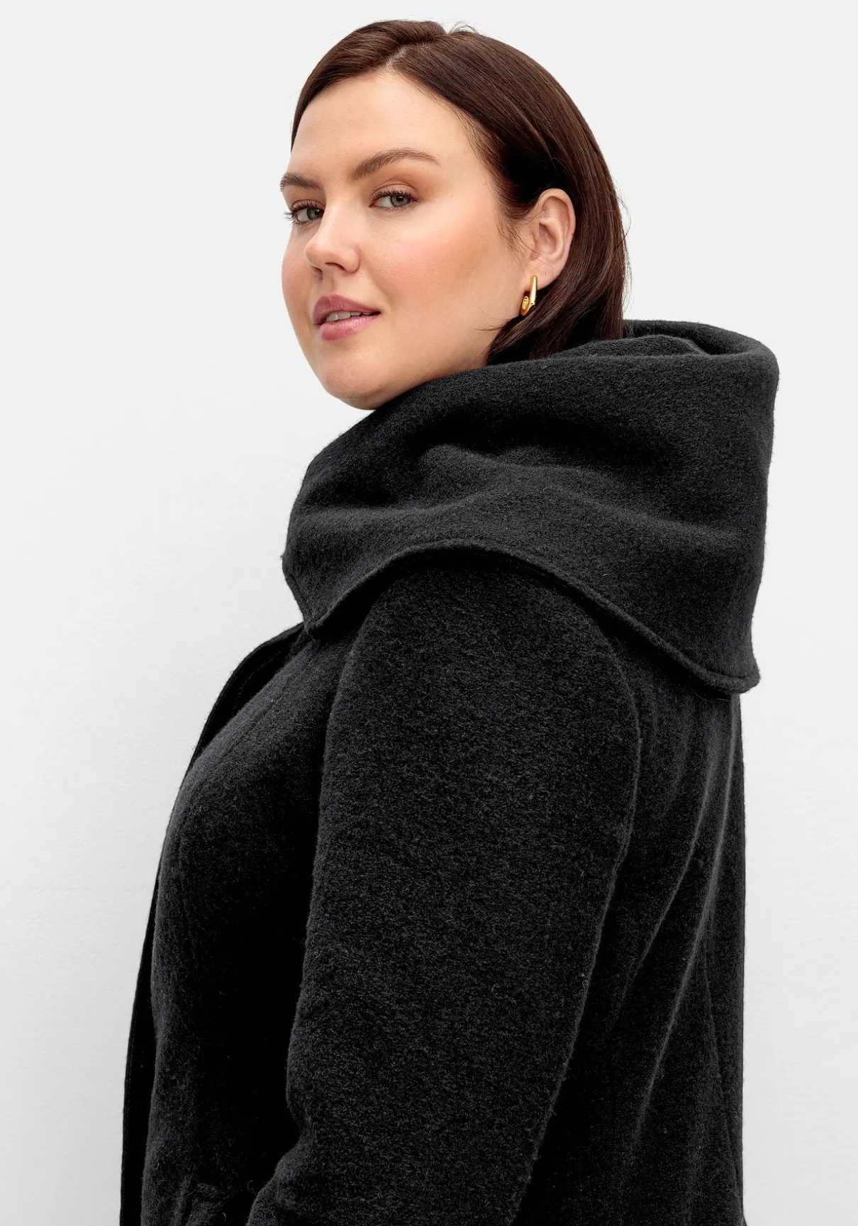 Taillierter Mantel mit großem Kragen und Wollanteil