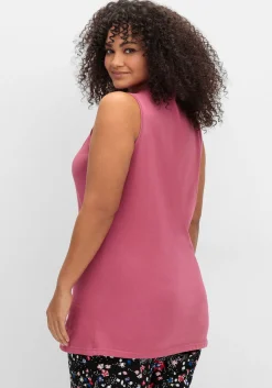 Top mit leichter Raffung und Cut-out am Ausschnitt