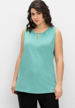 Top mit leichter Raffung und Cut-out am Ausschnitt