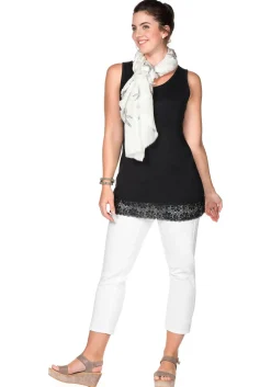 Top mit Spitzenbordüre am Saum