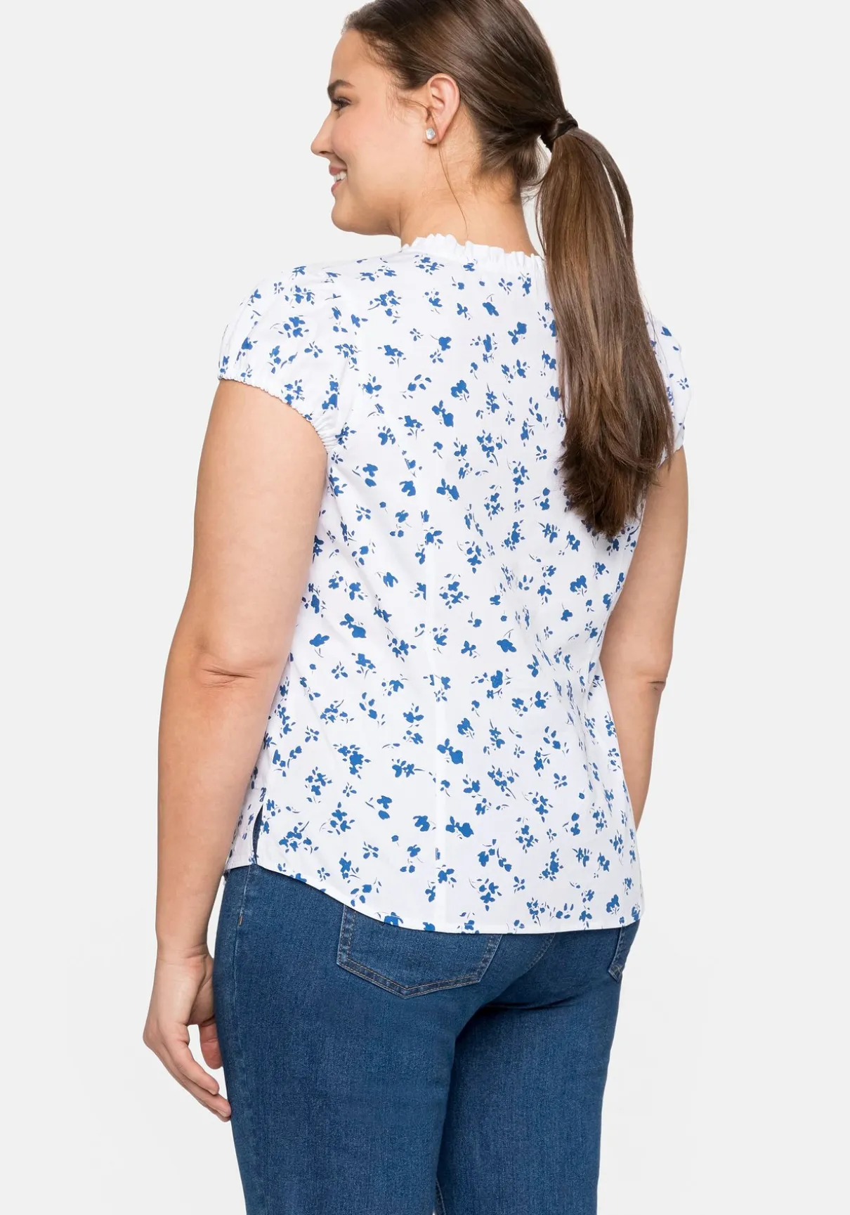 Trachtenbluse mit schmaler Rüsche und Puffärmeln