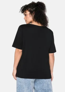 T-Shirt mit tiefem Ausschnitt und längerem Ärmel