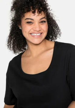 T-Shirt mit tiefem Ausschnitt und längerem Ärmel