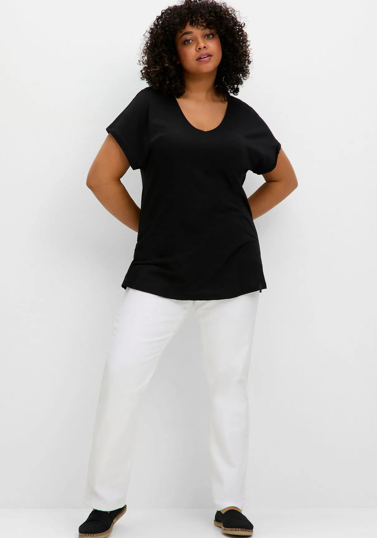 T-Shirt mit V-Ausschnitt, aus Flammgarn