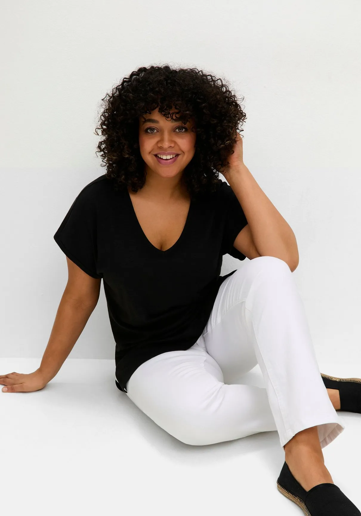 T-Shirt mit V-Ausschnitt, aus Flammgarn