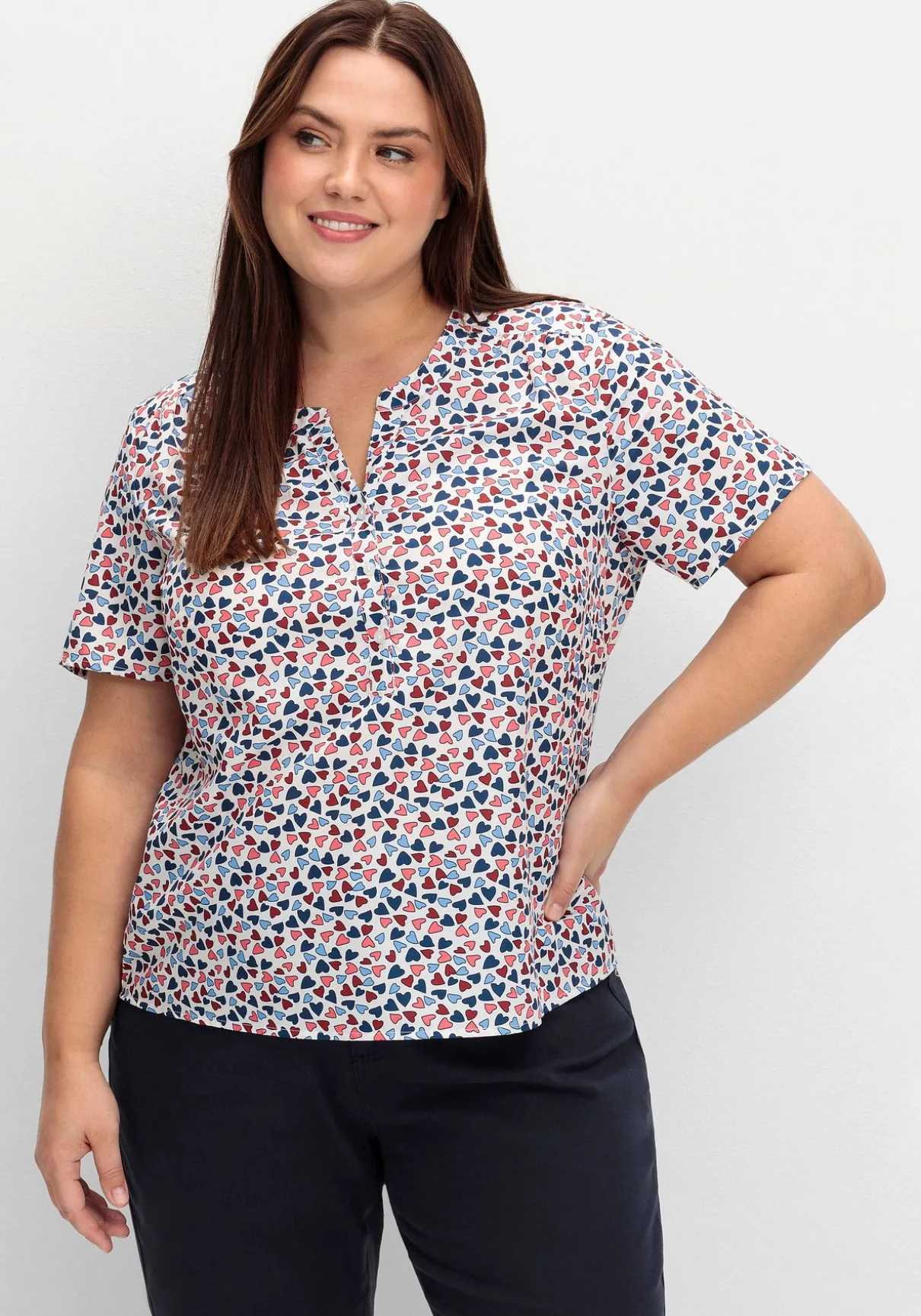 Tunika aus Crêpe mit Herzchen-Alloverdruck
