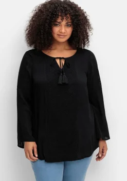 Tunika in Crinkle-Optik, mit Einsatz aus Crochet-Spitze