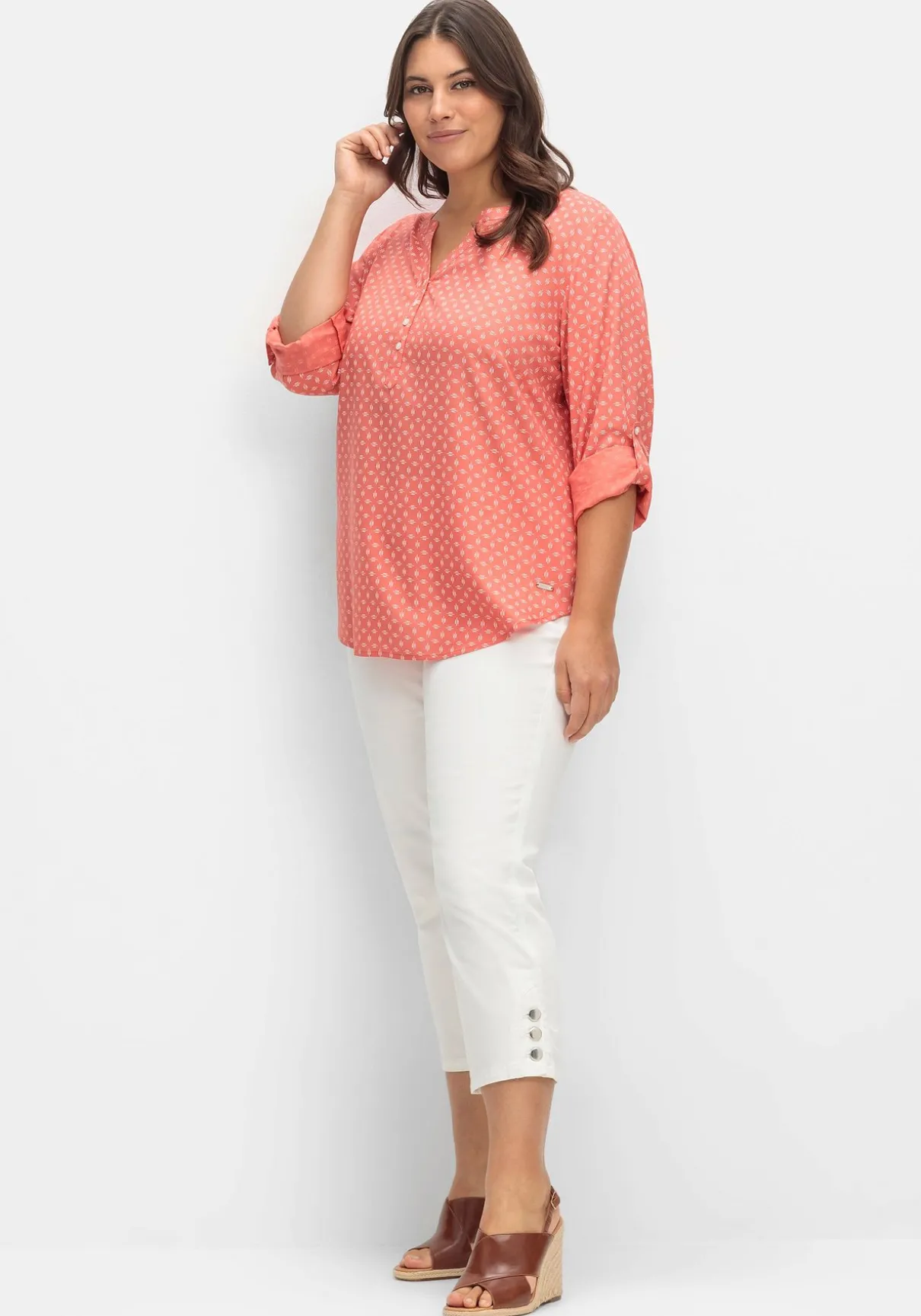 Tunika mit Alloverdruck und Krempelärmeln