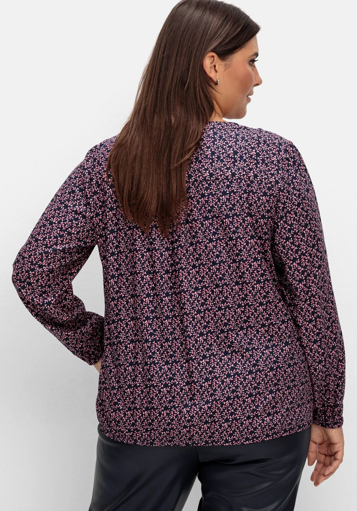 Tunika mit Blätter-Alloverdruck, aus Viskose