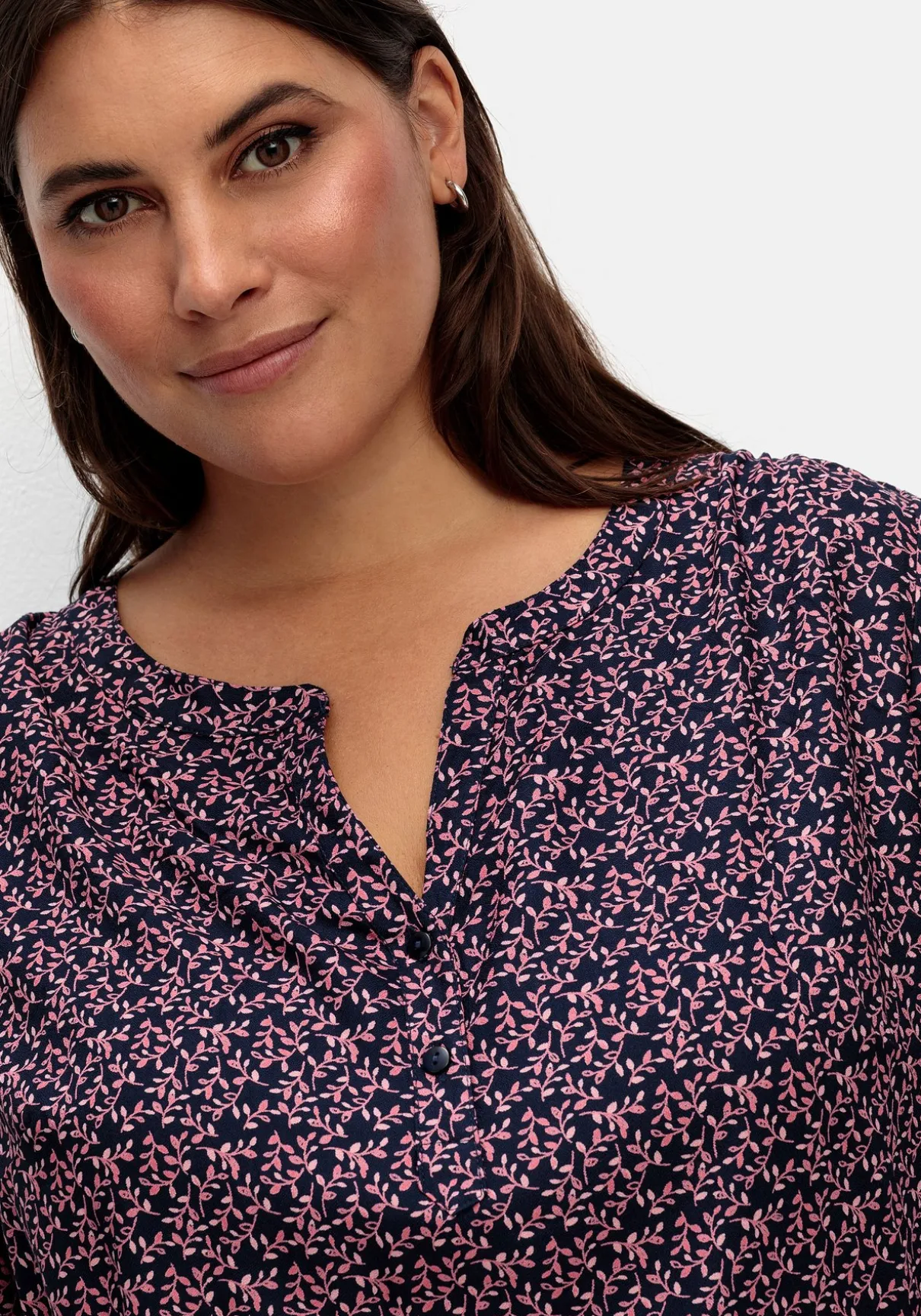 Tunika mit Blätter-Alloverdruck, aus Viskose