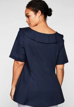 Tunika mit breitem, runden Kragen und Zierknöpfen