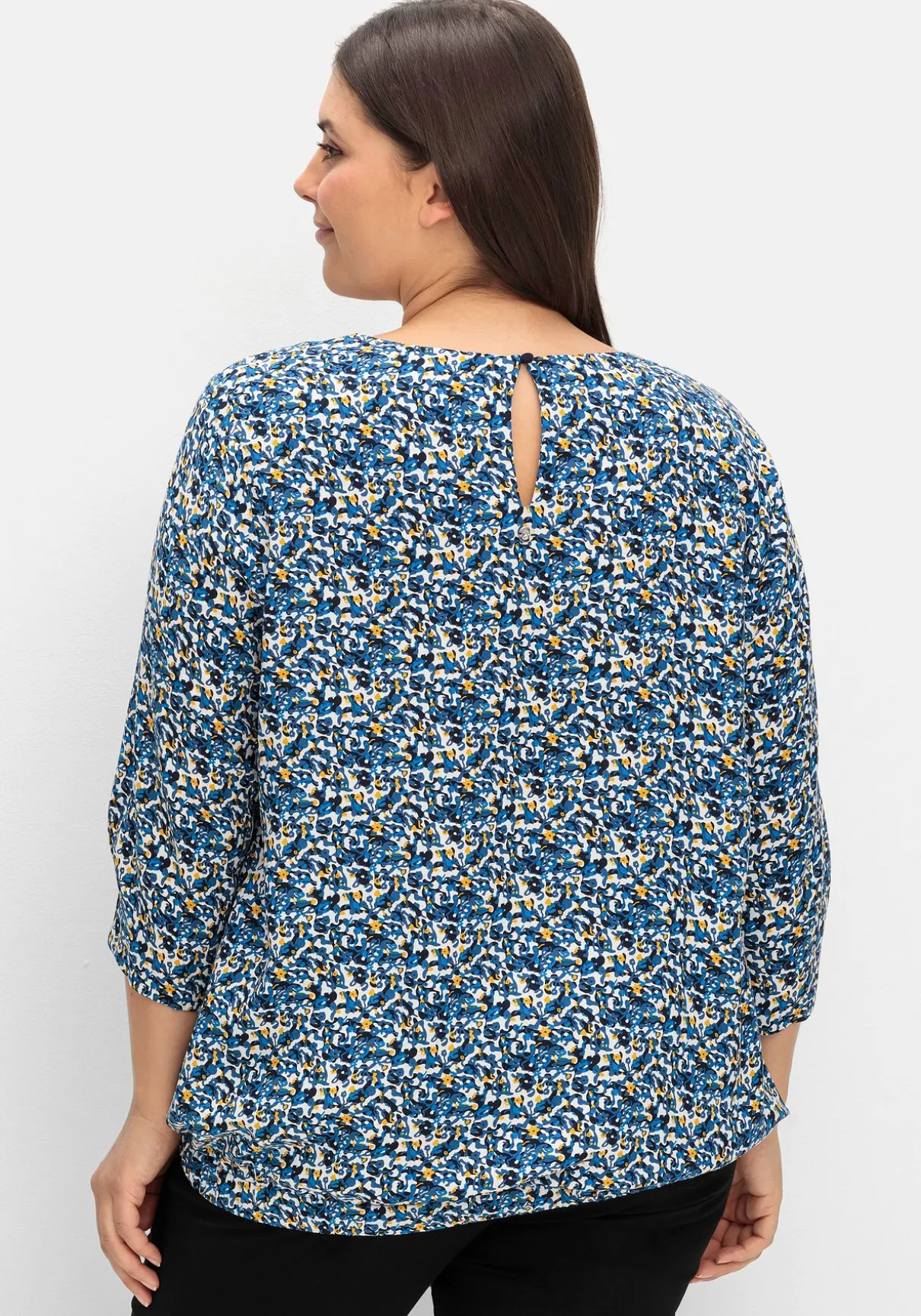 Tunika mit gelegten Falten und Minimalprint