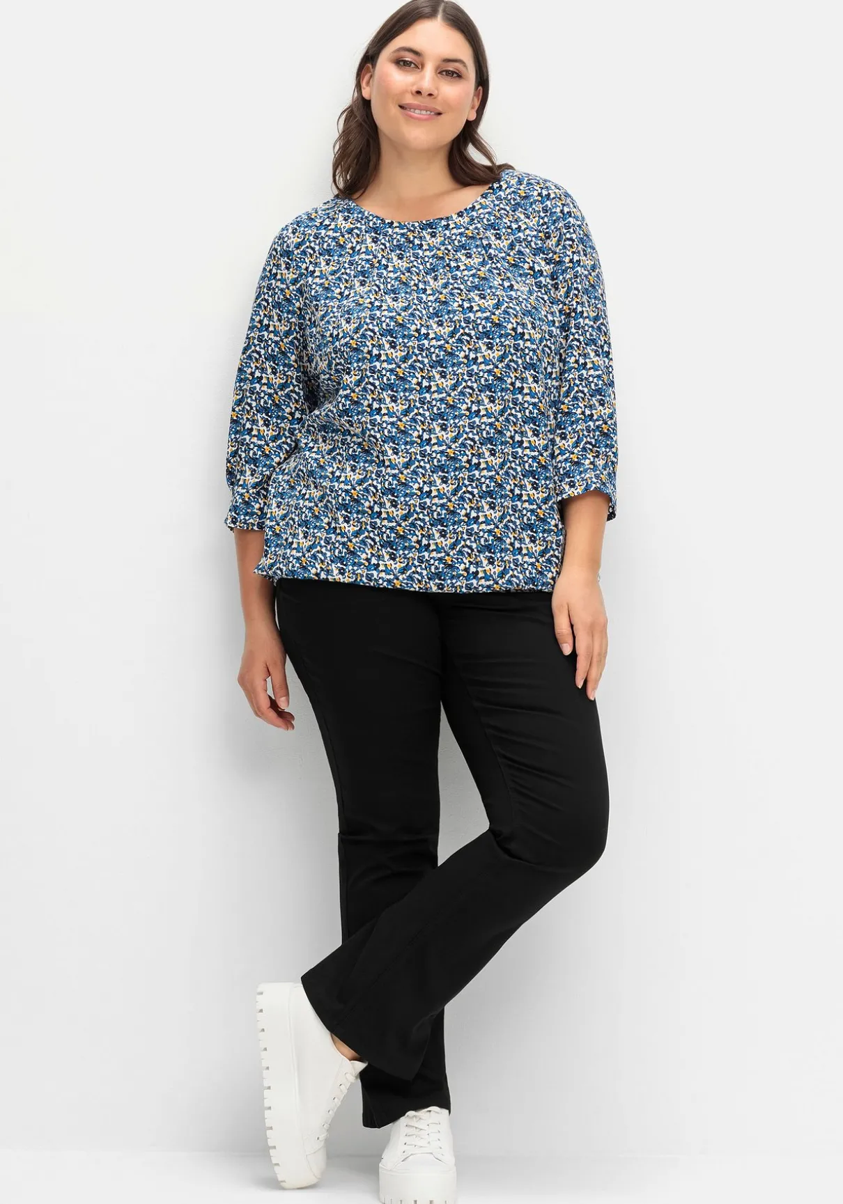 Tunika mit gelegten Falten und Minimalprint