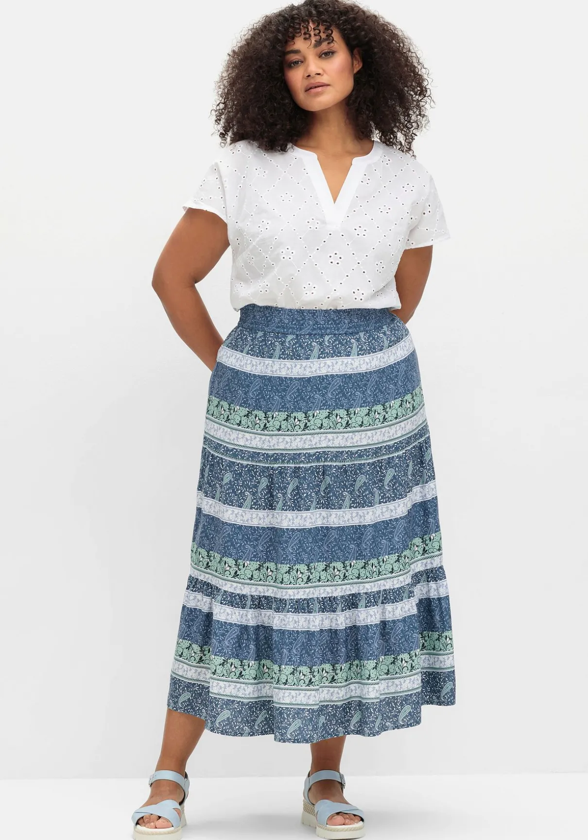 Tunika mit kurzen Ärmeln und Lochstickerei