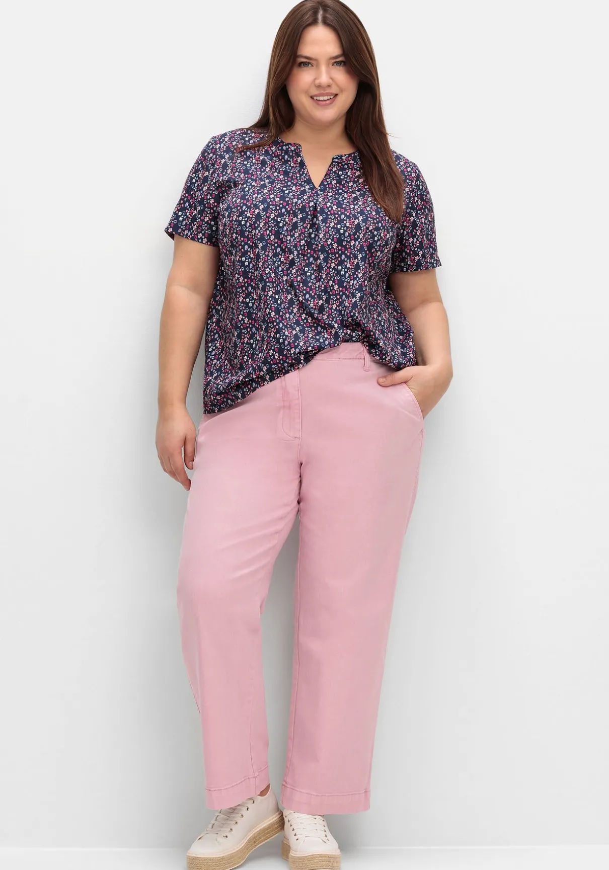 Tunika mit Minimalprint und kurzen Ärmeln