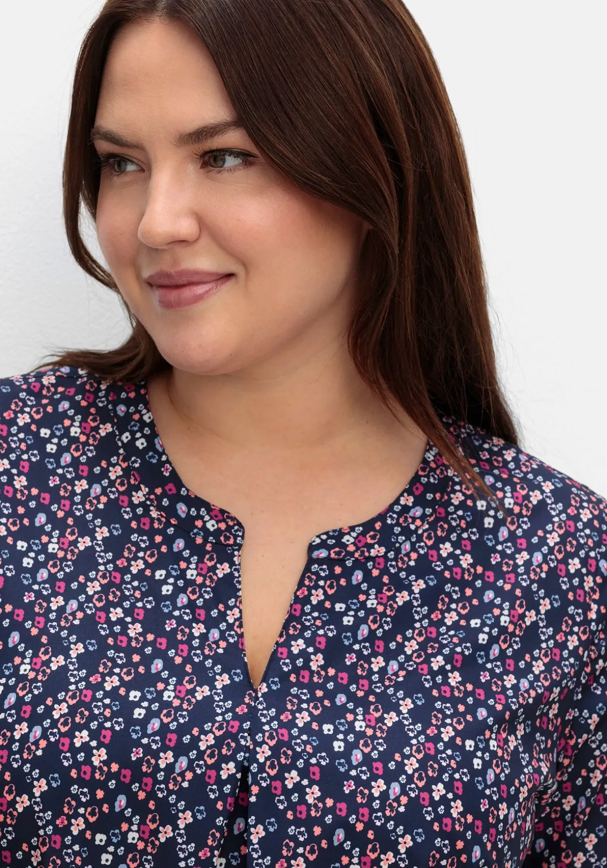 Tunika mit Minimalprint und kurzen Ärmeln