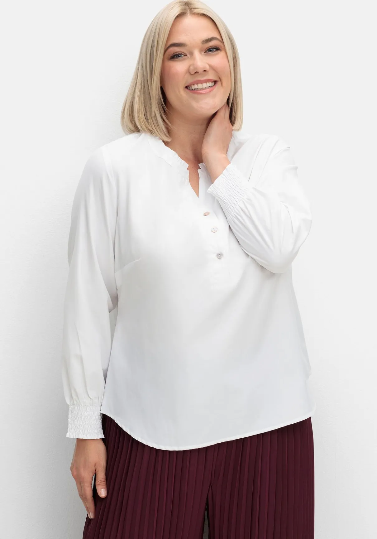 Tunika mit Rüschen an Ausschnitt und Ärmel, bügelfrei