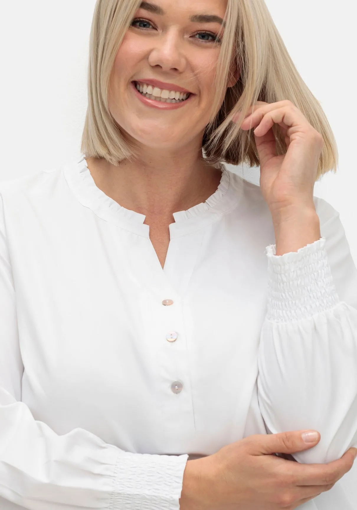 Tunika mit Rüschen an Ausschnitt und Ärmel, bügelfrei