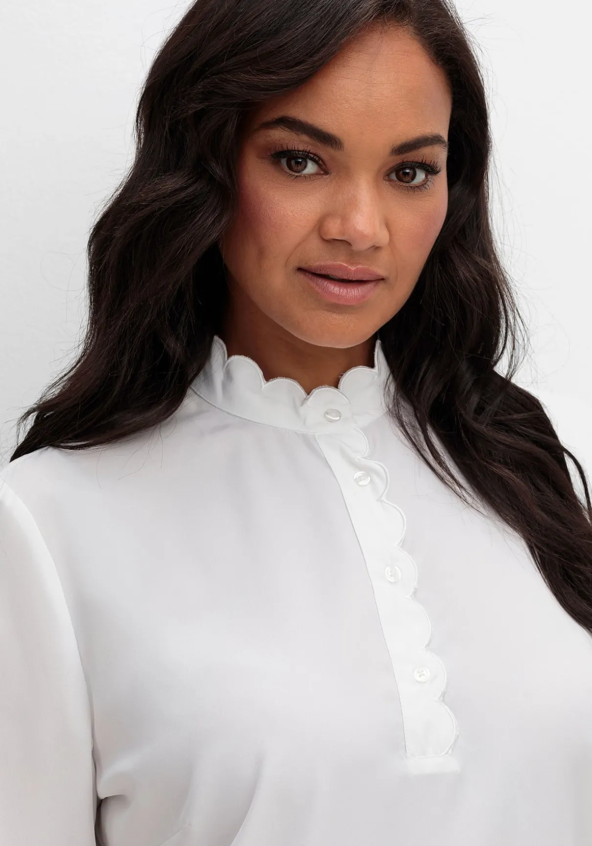 Tunika mit Stehkragen und gewellten Kanten