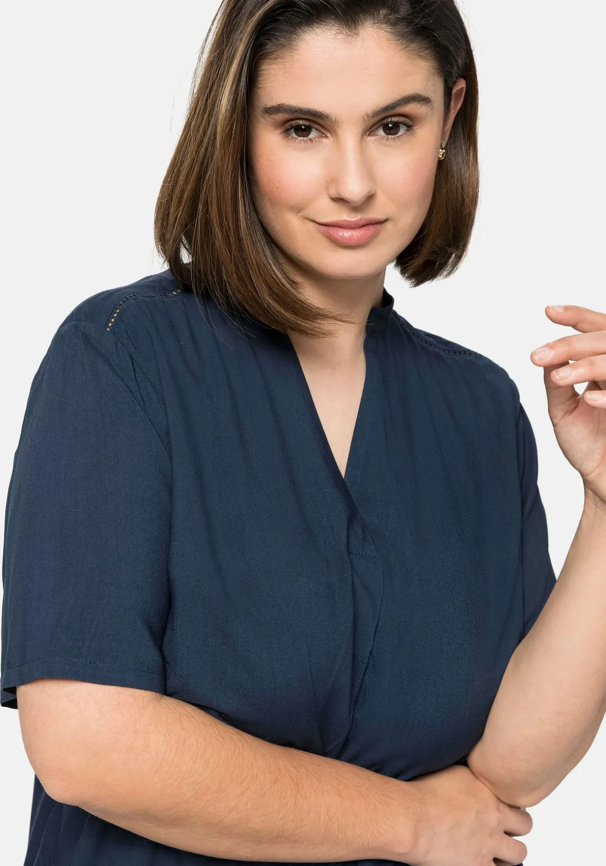 Tunika mit V-Ausschnitt und Stehkragen