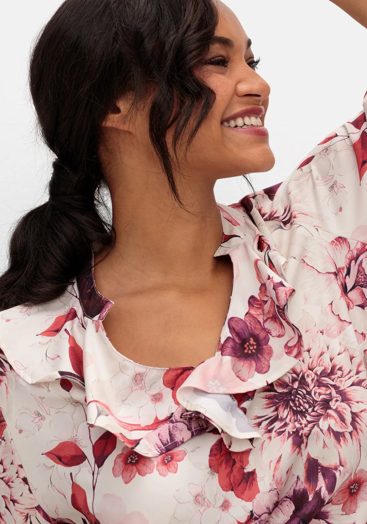 Tunika mit Volant am Ausschnitt und Blütenprint