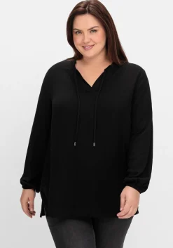 Tunika mit V-Schlitz, Rüsche und Bindeband