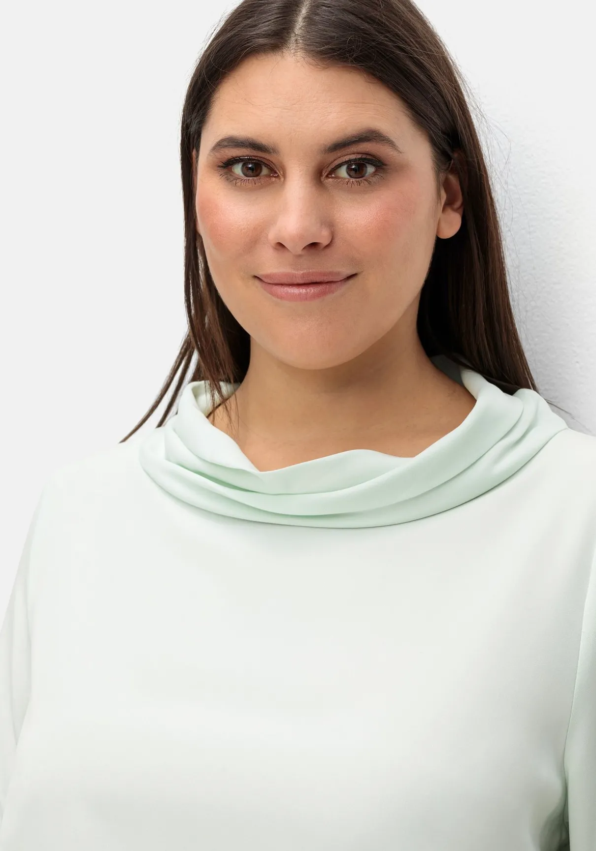 Tunika mit weitem Stehkragen, leicht schimmernd