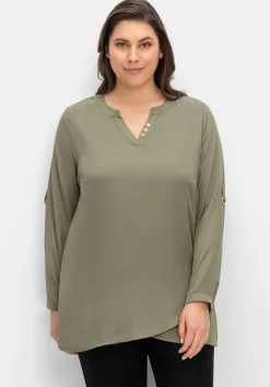 Tunika mit Zierknöpfen und Krempelärmeln