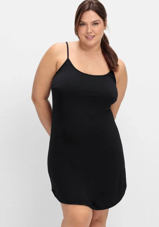 Unterkleid mit verstellbaren Trägern