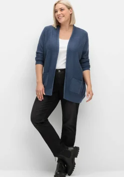 Verschlusslose Strickjacke im Linksstrickmuster