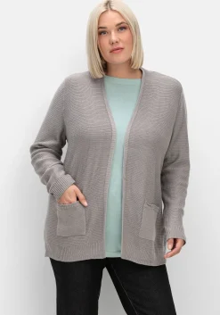 Verschlusslose Strickjacke im Linksstrickmuster