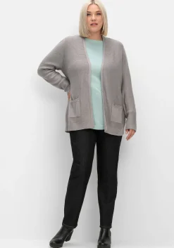 Verschlusslose Strickjacke im Linksstrickmuster