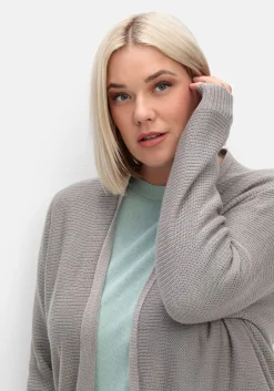 Verschlusslose Strickjacke im Linksstrickmuster